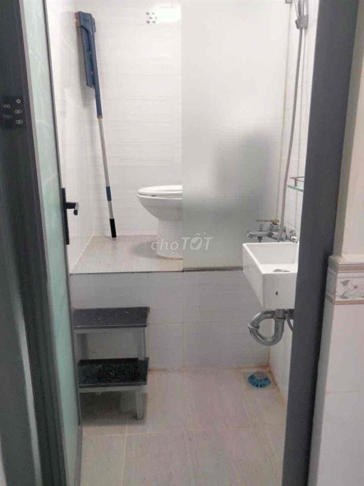 Cho thuê nhà 1 Trệt 2 Lầu, Nhà Mới ban công cửa sổ thông thoáng