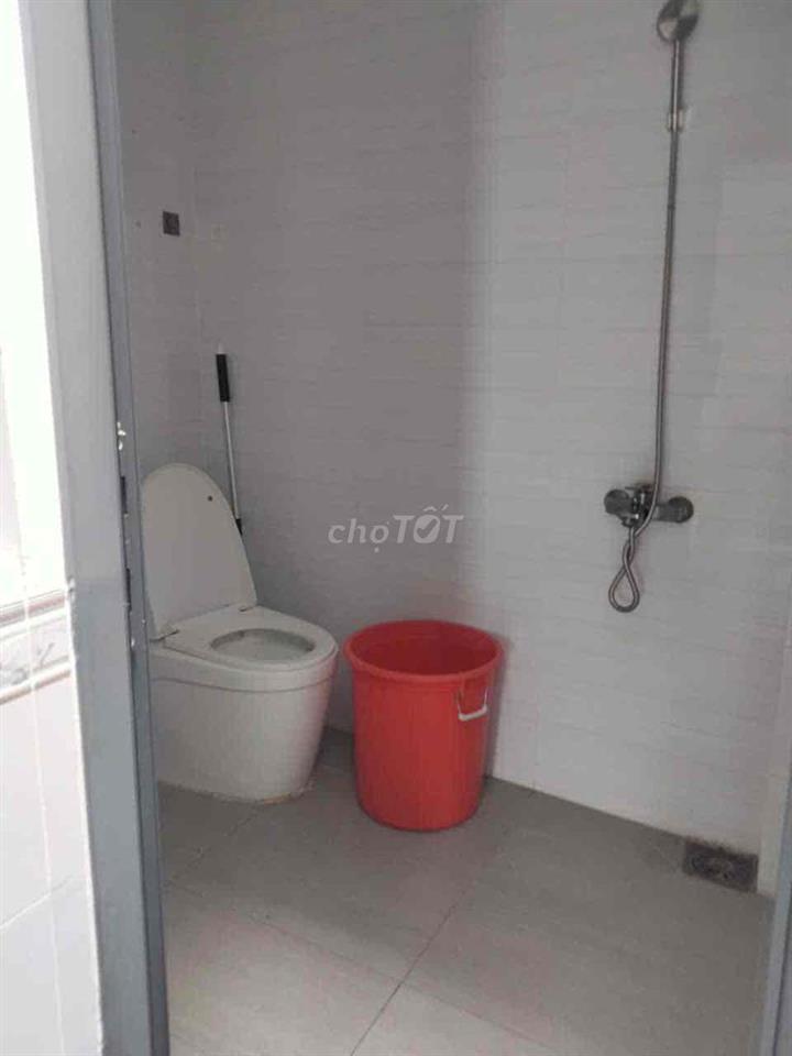 Cho thuê nhà 1 Trệt 2 Lầu, Nhà Mới ban công cửa sổ thông thoáng