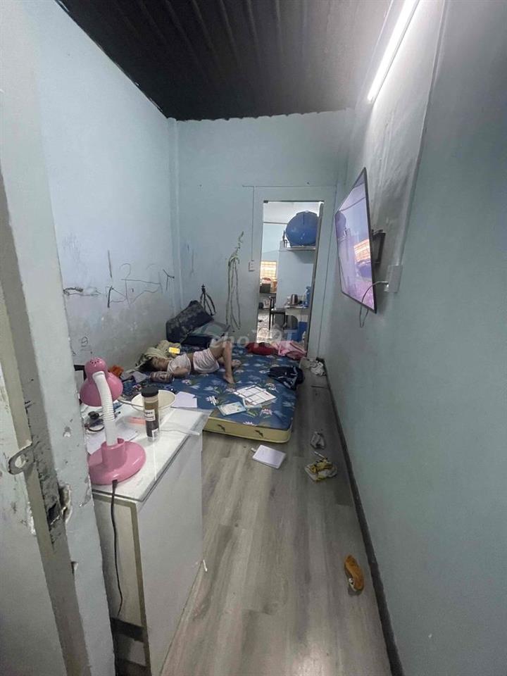 Cho thuê nhà 1 trệt 1 lửng 1 lầu - đường CMT8 Q10