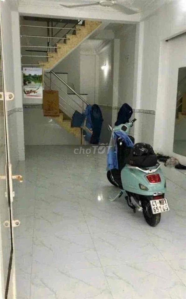 Cho thuê nhà 1 trệt 1 Lầu, 2PN 2VS - ngay chợ Bà Chiểu