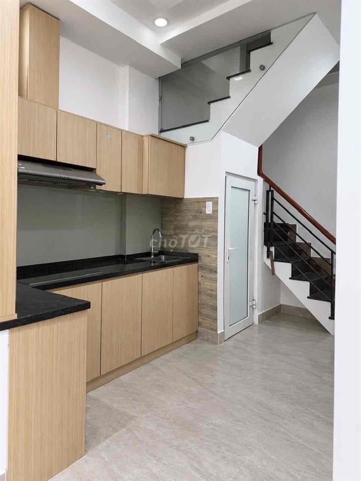 Cho thuê nhà Hẻm xe hơi - 1 trệt 2 lầu sân thượng, Quận 3