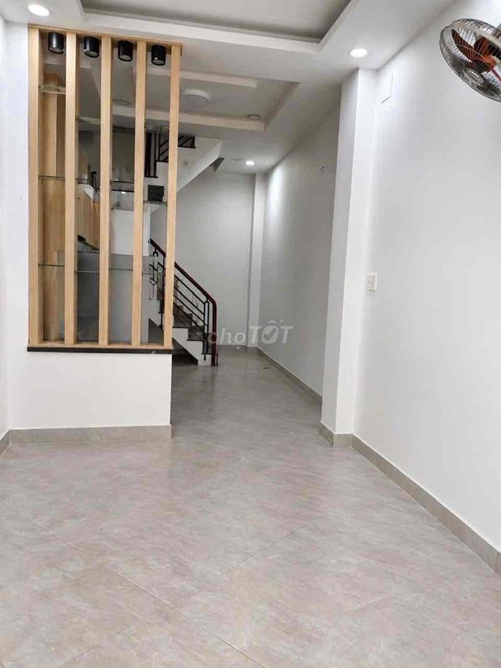 Cho thuê nhà Hẻm xe hơi - 1 trệt 2 lầu sân thượng, Quận 3