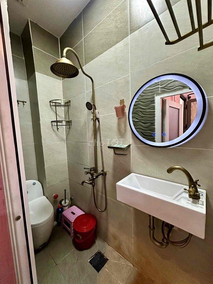 Cho thuê nhà Tân Định Q1 - nhà 1 trệt 2 lầu, đầy đủ nội thất