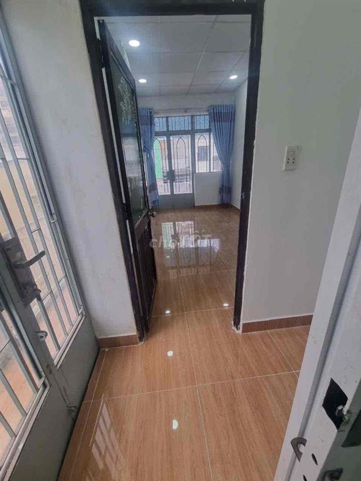Cho thuê nhà 1 trệt 2 lầu, 3PN 3VS - Võ Văn Kiệt Q1