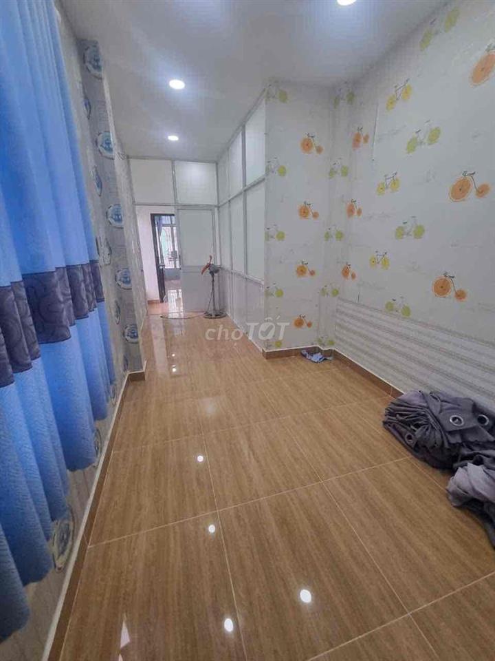 Cho thuê nhà 1 trệt 2 lầu, 3PN 3VS - Võ Văn Kiệt Q1