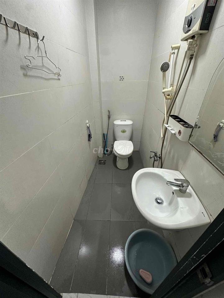 Cho thuê nhà 1 trệt 1 lầu, 2pn 2vs - đường CMT8 P5 Tân Bình
