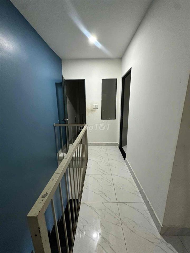 Cho thuê nhà 1 trệt 1 lầu, 2pn 2vs - đường CMT8 P5 Tân Bình