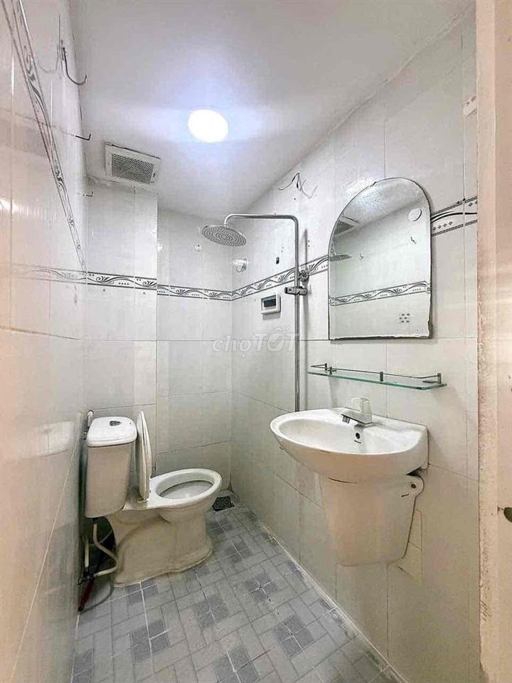 Cho thuê nhà hẻm xe hơi, 3PN 3VS - Trường Chinh P14 TB