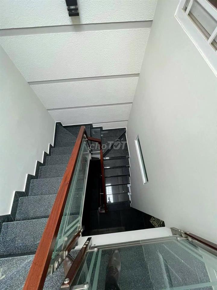 Cho thuê nhà MT 414B Huỳnh Văn Bánh P15 Q.Phú Nhuận