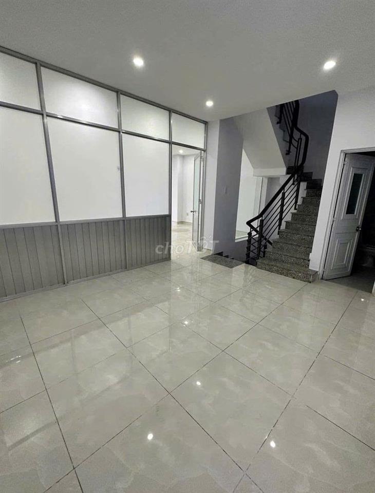Cần cho thuê nhà MT ngang 8m 91A Đ.Nguyễn Trọng Tuyển P.15 Q.Phú Nhuận
