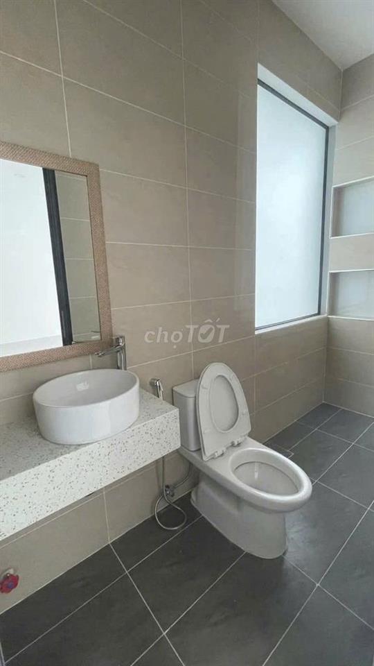 Cần cho thuê nhà MT ngang 8m 91A Đ.Nguyễn Trọng Tuyển P.15 Q.Phú Nhuận