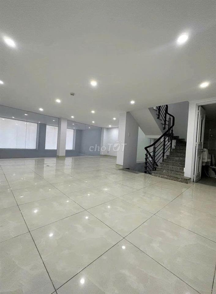 Cần cho thuê nhà MT ngang 8m 91A Đ.Nguyễn Trọng Tuyển P.15 Q.Phú Nhuận