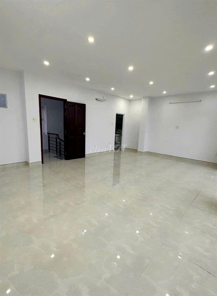 Cần cho thuê nhà MT ngang 8m 91A Đ.Nguyễn Trọng Tuyển P.15 Q.Phú Nhuận