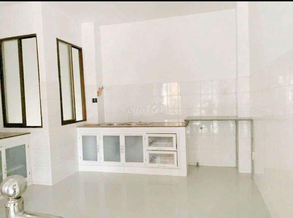 NHÀ MỚI, ÔTÔ có thể đậu trước cửa). 3pn, 3wc. BT 