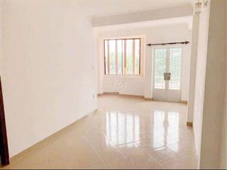 NHÀ MỚI, ÔTÔ có thể đậu trước cửa). 3pn, 3wc. BT 