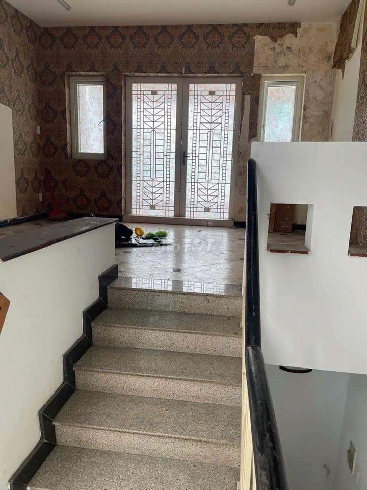Nhà MẶT TIỀN, dtsd 324m2, 6pn Cho CHDV