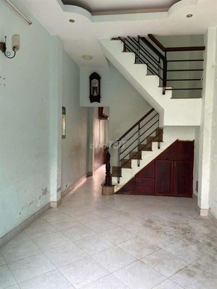 Nhà 3 tầng, 105m2, 2pn. Bình thạnh 