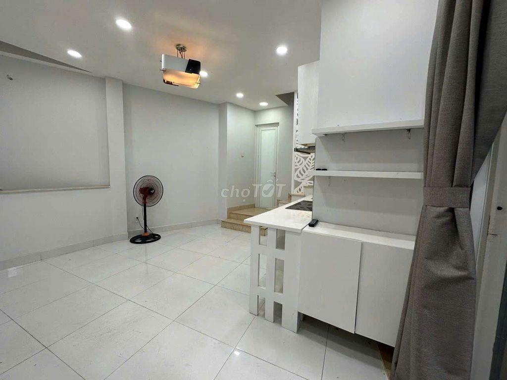 Nhà 4 TẦNG có sân thượng. 3pn, 3WC. Phú Nhuận 