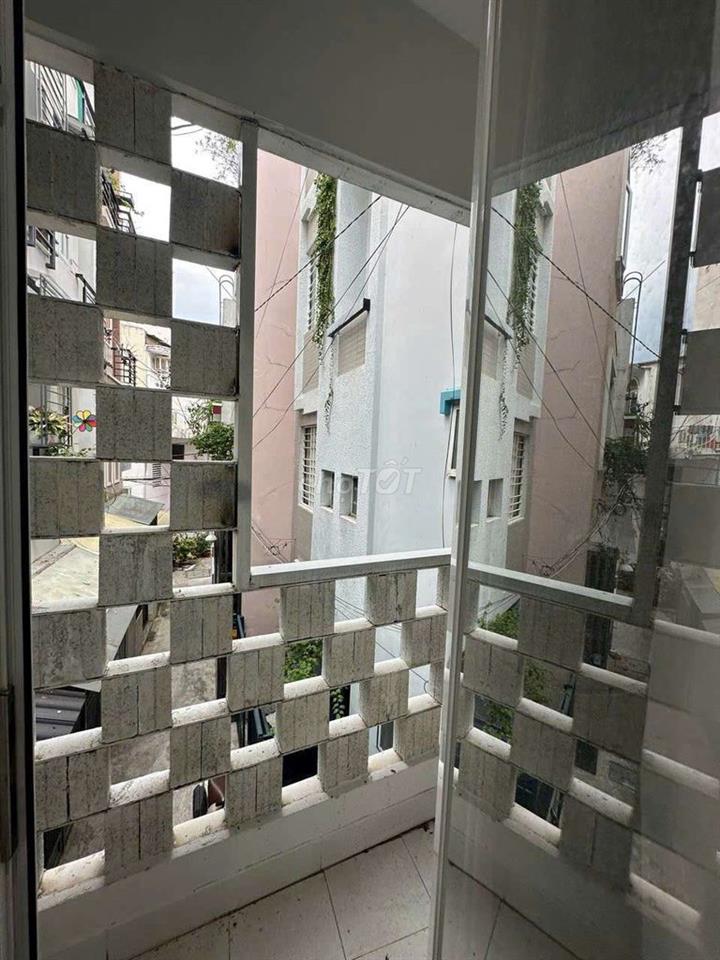Nhà 4 TẦNG có sân thượng. 3pn, 3WC. Phú Nhuận 