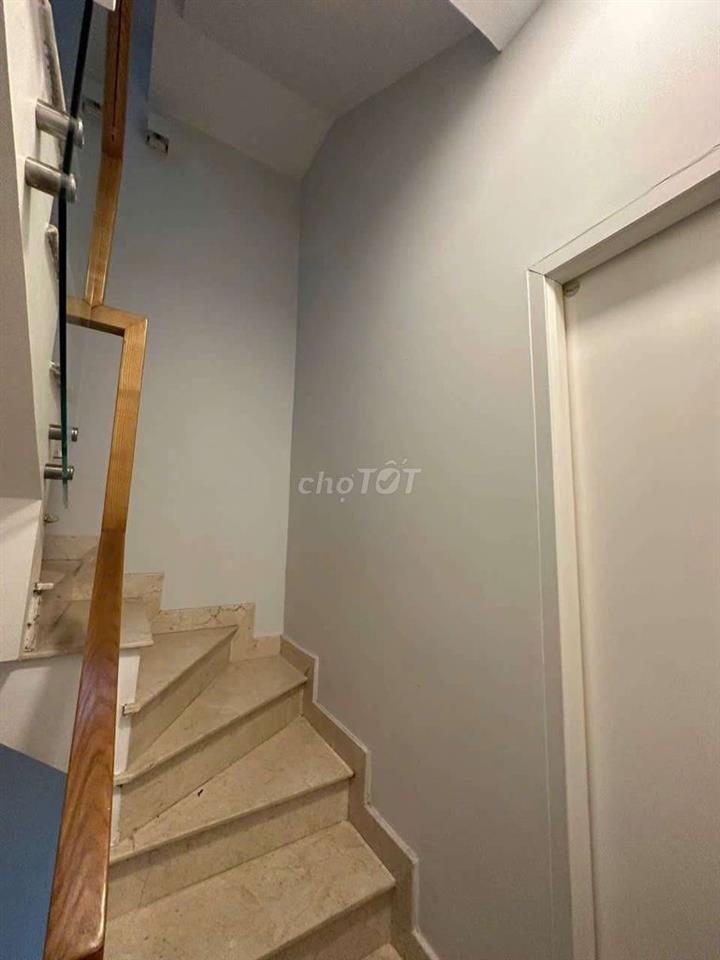 Nhà 4 TẦNG có sân thượng. 3pn, 3WC. Phú Nhuận 