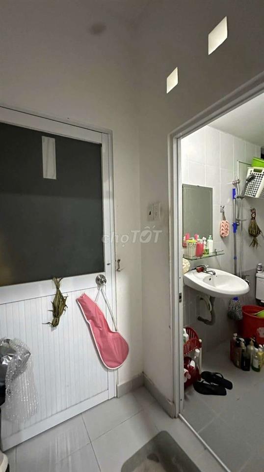 Phòng 20 m2, WC riêng, điện nước giá nhà nước. Bình thạnh 