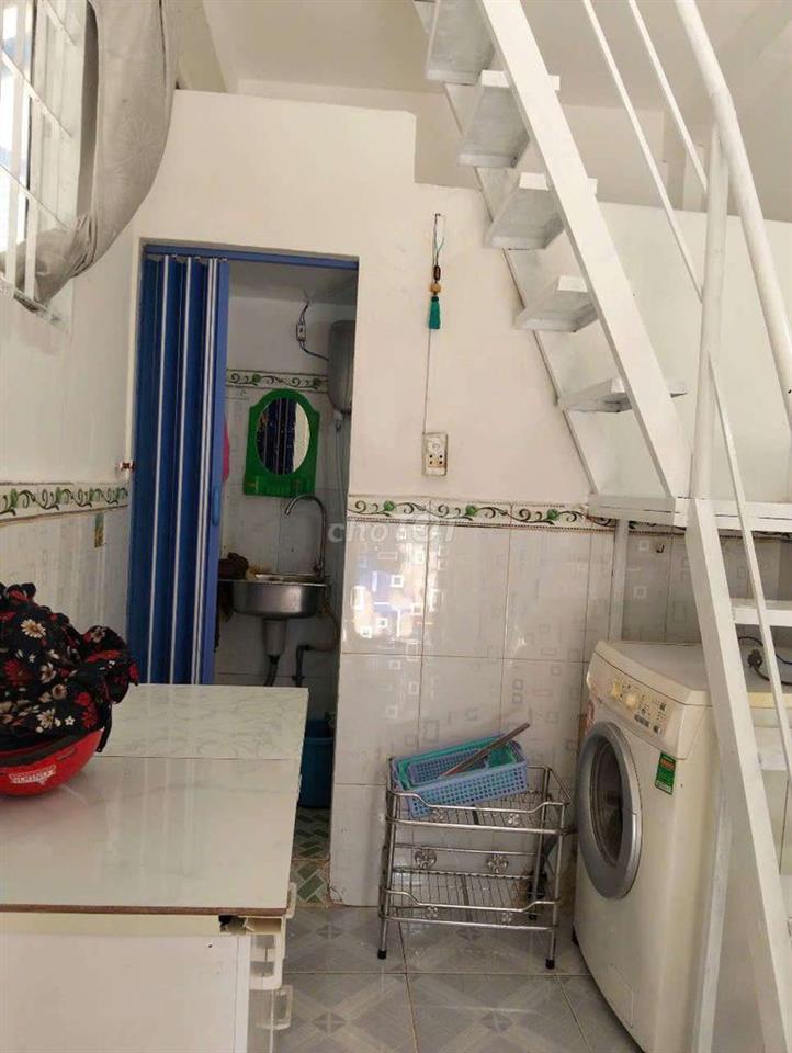 Cho thuê nhà 2 pn có máy lạnh gía 6 triệu gần chợ Bà Chiểu, Bình Thạnh