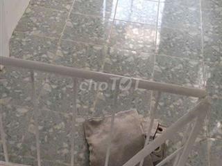 Cho thuê nhà 2 pn có máy lạnh gía 6 triệu gần chợ Bà Chiểu, Bình Thạnh