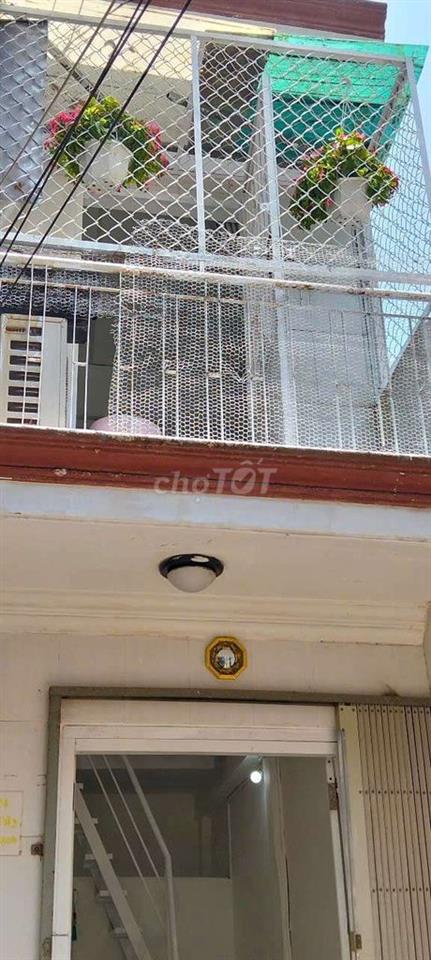 Cho thuê nhà 2 pn có máy lạnh gía 6 triệu gần chợ Bà Chiểu, Bình Thạnh