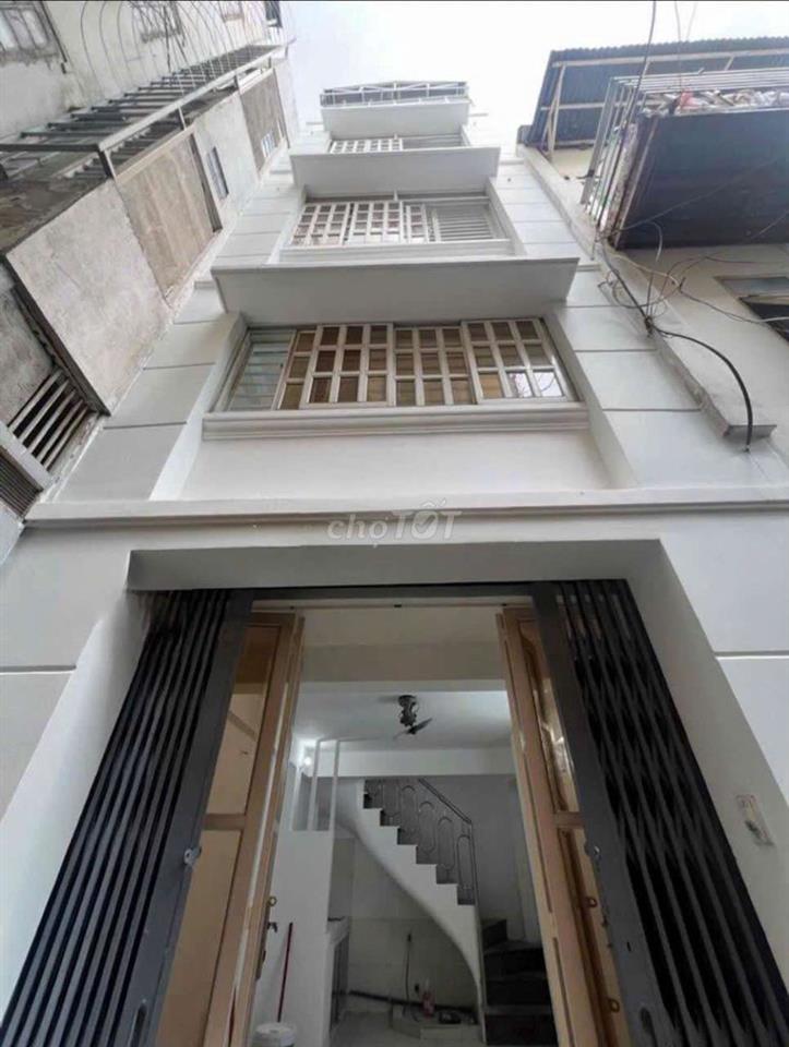 Cho thuê nhà 3 pn 3wc 3 máy lạnh hẻm 151 Huỳnh Văn Bánh, Phú Nhuận 