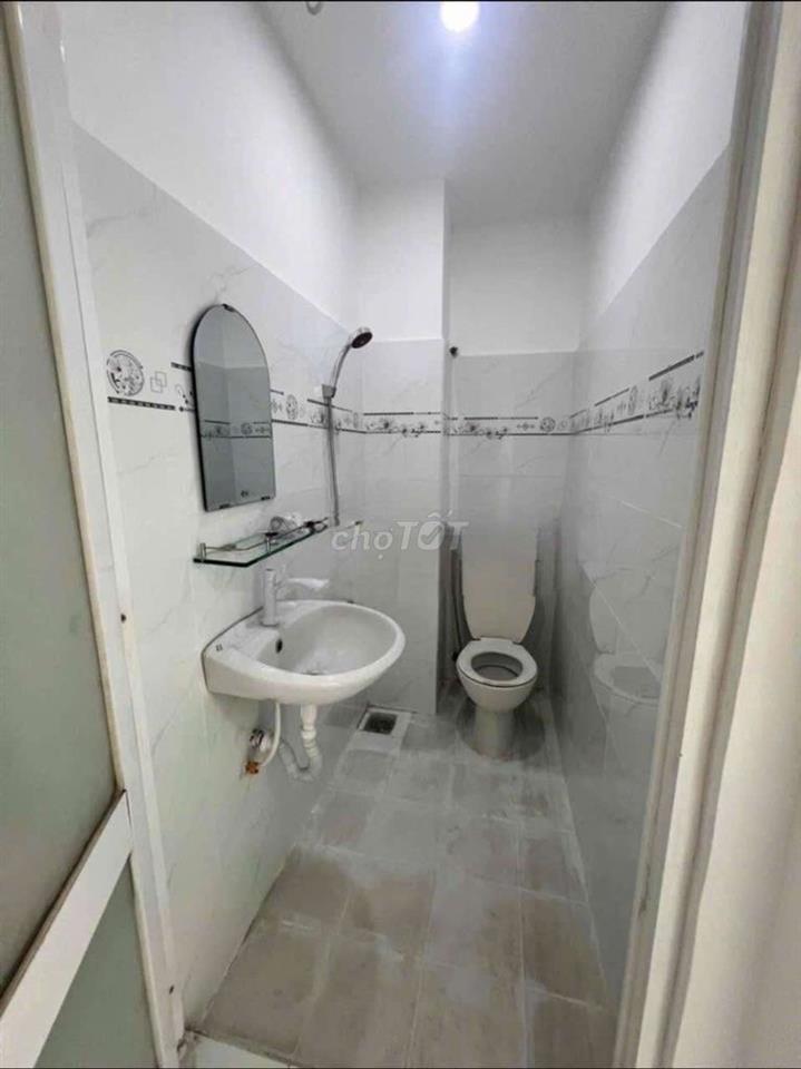 Cho thuê nhà 3 pn 3wc 3 máy lạnh hẻm 151 Huỳnh Văn Bánh, Phú Nhuận 