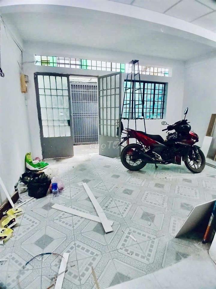 NHÀ MỚI SƠN 3PN GẦN CHỢ CÂY QUÉO – HẺM BA GÁC GẦN MẶT TIỀN – 10TR