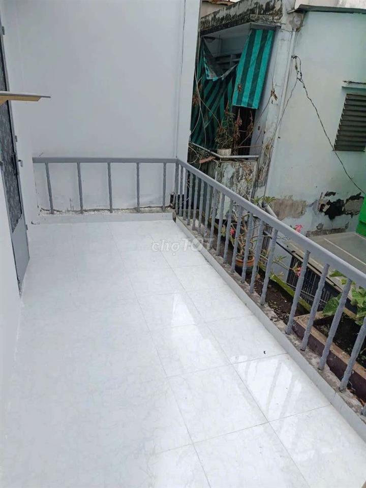 NHÀ MỚI SƠN 3PN GẦN CHỢ CÂY QUÉO – HẺM BA GÁC GẦN MẶT TIỀN – 10TR