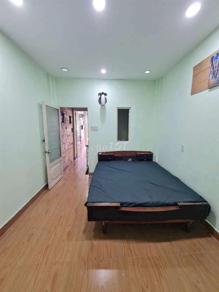 Nhà trống bờ kè, gần quận 1, quận 2, quận 3...