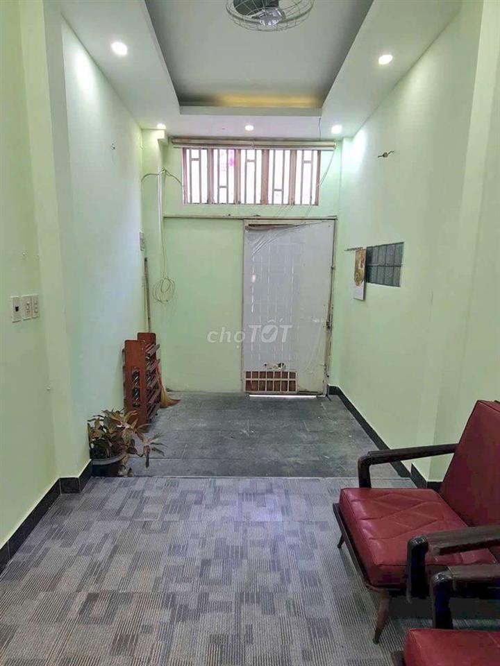 Nhà trống bờ kè, gần quận 1, quận 2, quận 3...