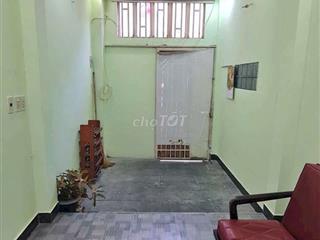 Nhà trống bờ kè, gần quận 1, quận 2, quận 3...