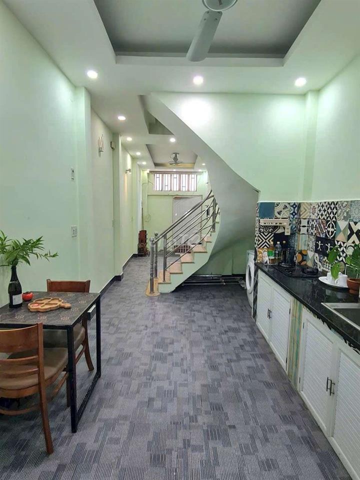 Nhà trống bờ kè, gần quận 1, quận 2, quận 3...