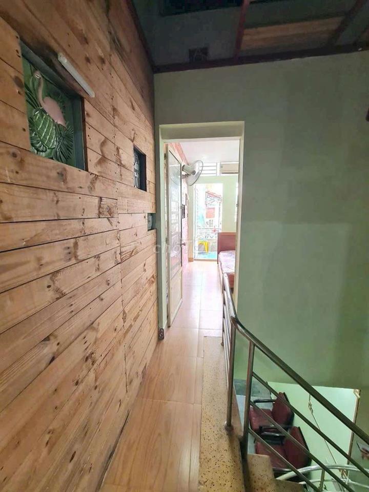 Nhà trống bờ kè, gần quận 1, quận 2, quận 3...