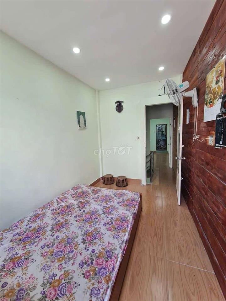 Nhà trống bờ kè, gần quận 1, quận 2, quận 3...