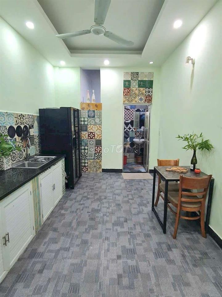 Nhà trống bờ kè, gần quận 1, quận 2, quận 3...