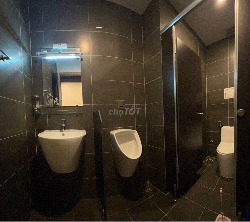 CHO THUÊ NHÀ GÓC 2MT KHU ẨM THỰC PHAN XÍCH LONG, DT 8x18m, HẦM 4 TẦNG