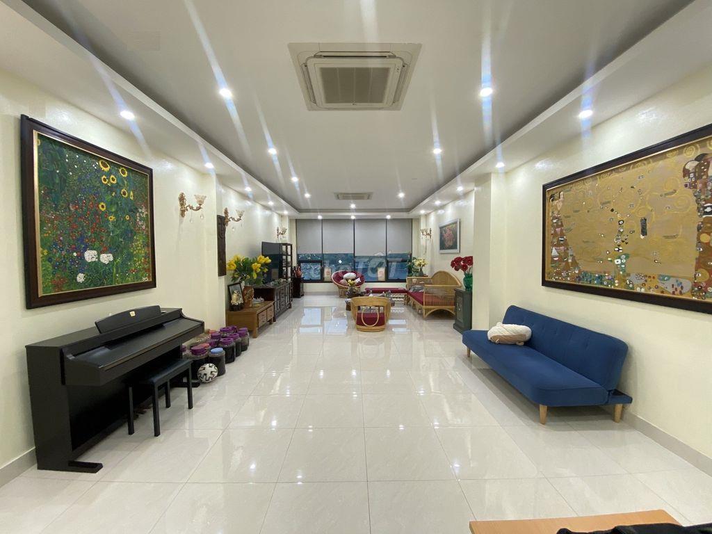 Nhà đường Đặng Dung, Quận 1, diện tích: 10x20m trệt 3 lầu