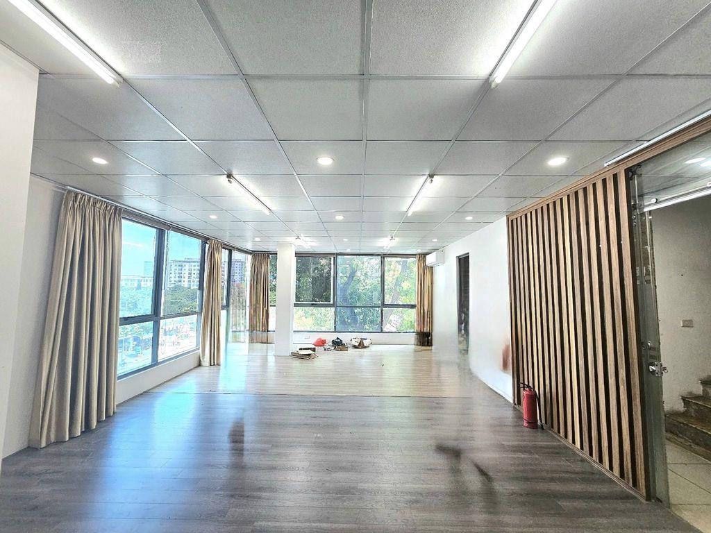 NHÀ GÓC 2MT ĐƯỜNG TRƯƠNG VĨNH KÝ, DT 12X20M, TRỆT 3 LẦU CẦN CHO THUÊ