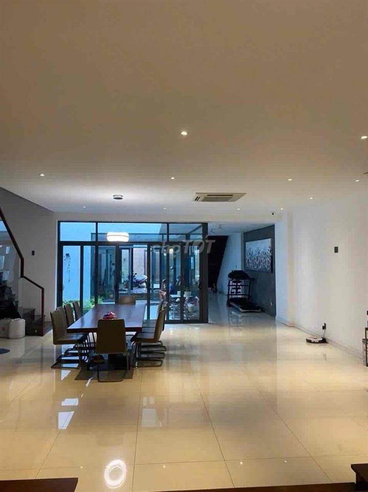 Cho thuê nhà mặt tiền Quận Phú Nhuận – Phù hợp showroom, văn phòng
