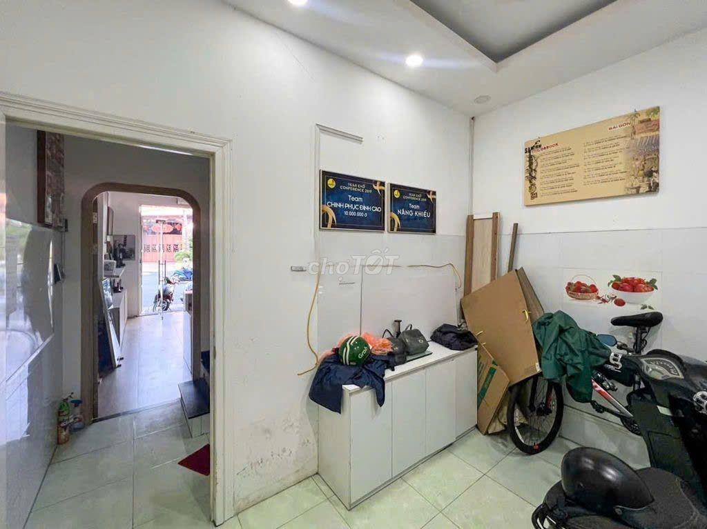 CHO THUÊ NHÀ MT NGUYỄN THÁI BÌNH P.4 – 6PN, 7WC – GIÁ 32 TRIỆU