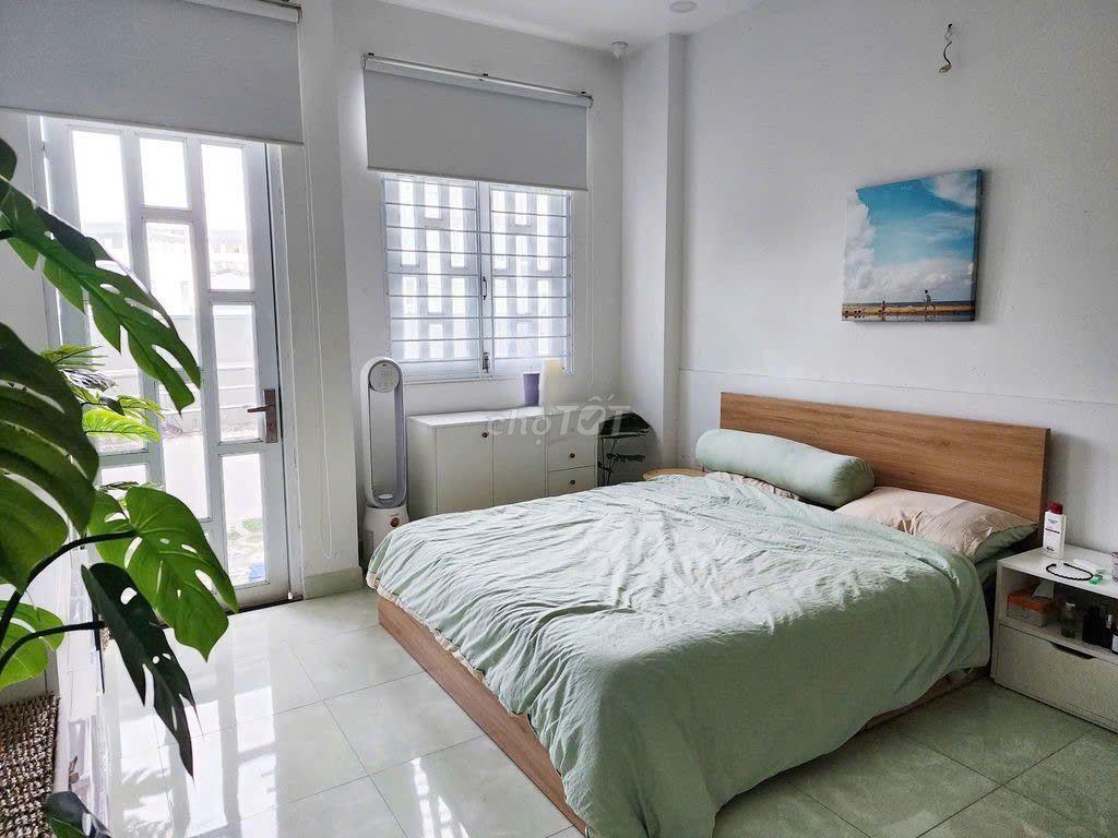 CHO THUÊ NHÀ MT NGUYỄN THÁI BÌNH P.4 – 6PN, 7WC – GIÁ 32 TRIỆU