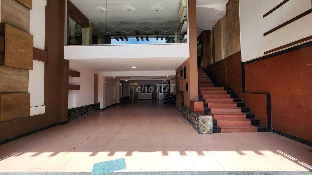NHÀ Q.5 NGANG 9M – 180M², 10PN 11WC, THANG MÁY