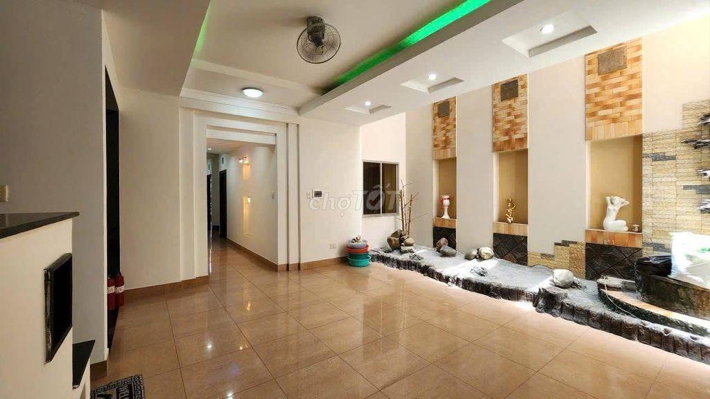 NHÀ Q.5 NGANG 9M – 180M², 10PN 11WC, THANG MÁY