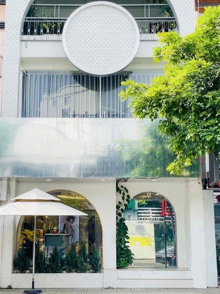 🔥ngay NGUYỄN THỊ MINH KHAI, Q1🔥