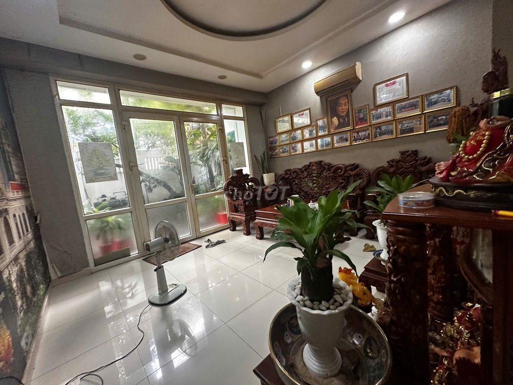 Cho thuê Biệt thự HXH Nguyễn Kiệm, Phú Nhuận 8x17m, 1 trệt 2 lầu