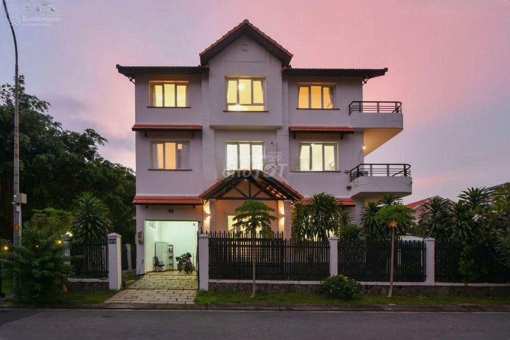 Cho thuê biệt thự 153/ Nguyễn Văn Hưởng,Q2-DT:375m² (Trệt + 2 lầu)